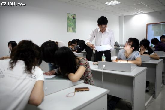 教務(wù)處副處長商紅桃到常州動(dòng)畫基地調(diào)研、考察