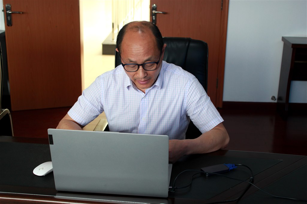 執(zhí)行院長孫利兵發(fā)言.JPG 執(zhí)行院長孫利兵發(fā)言.JPG