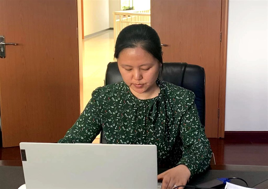 黨委辦公室主任張潔瑩發(fā)言.jpg 黨委辦公室主任張潔瑩發(fā)言.jpg