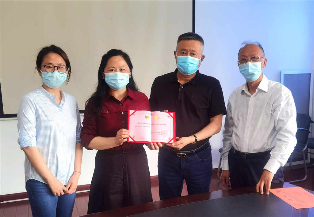 桑莉琳同志任學(xué)校副院長.jpg 桑莉琳同志任學(xué)校副院長.jpg