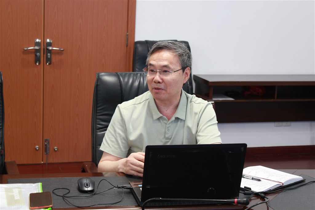 4副校長(zhǎng)張濤作報(bào)告.JPG 4副校長(zhǎng)張濤作報(bào)告.JPG