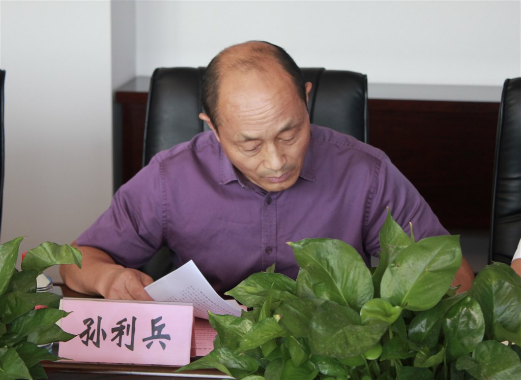 執(zhí)行校長孫利兵作匯報.jpg 執(zhí)行校長孫利兵作匯報.jpg