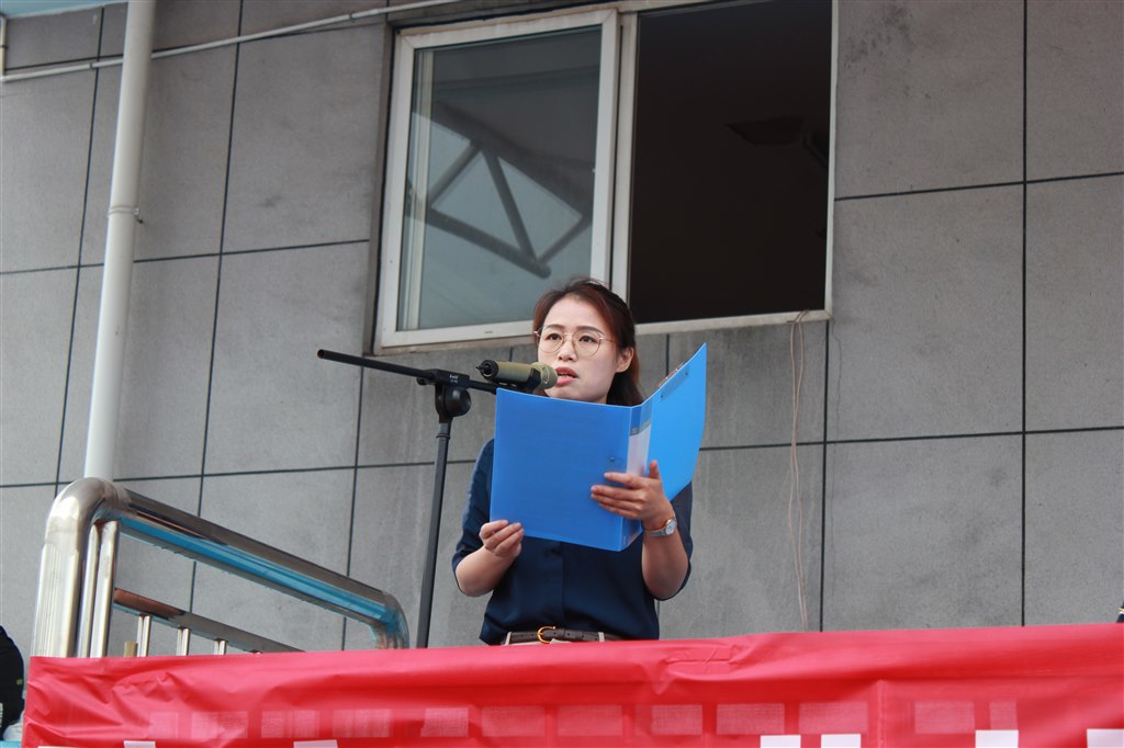 6教師代表吳靜斐發(fā)言.JPG 6教師代表吳靜斐發(fā)言.JPG