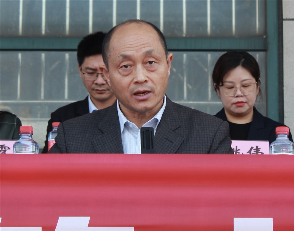 孫利兵發(fā)言.jpg 孫利兵發(fā)言.jpg