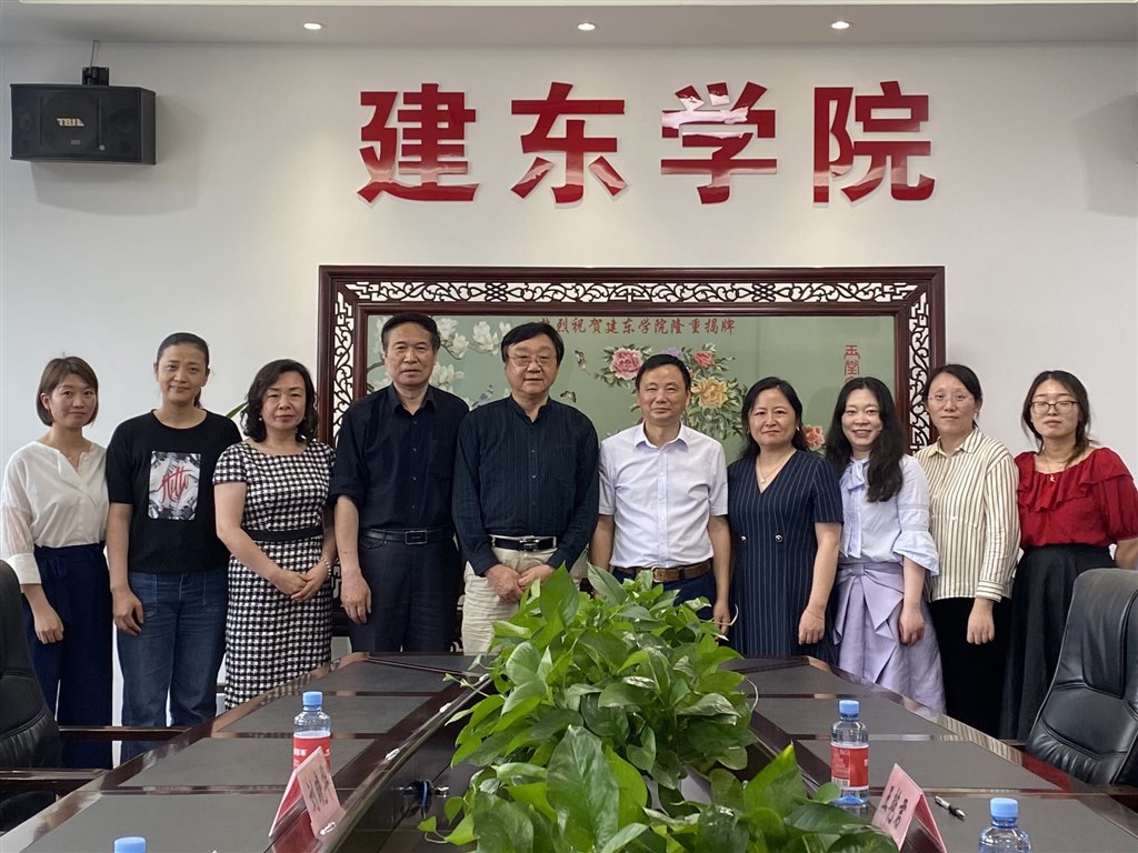 8建東與常大馬院共建儀式全員合影.jpg 8建東與常大馬院共建儀式全員合影.jpg