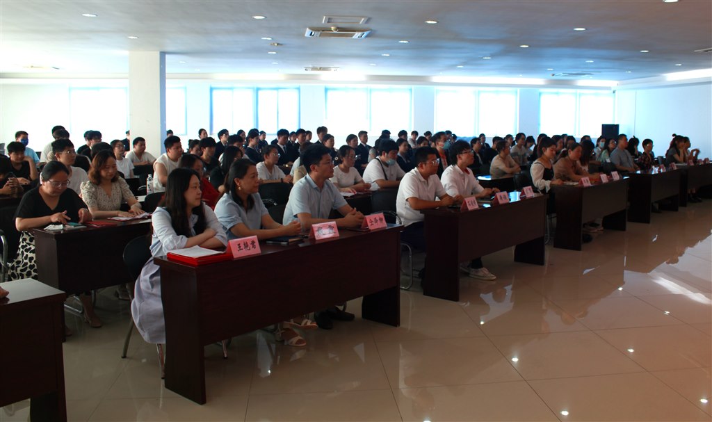 7師生參加閉幕式.JPG 7師生參加閉幕式.JPG