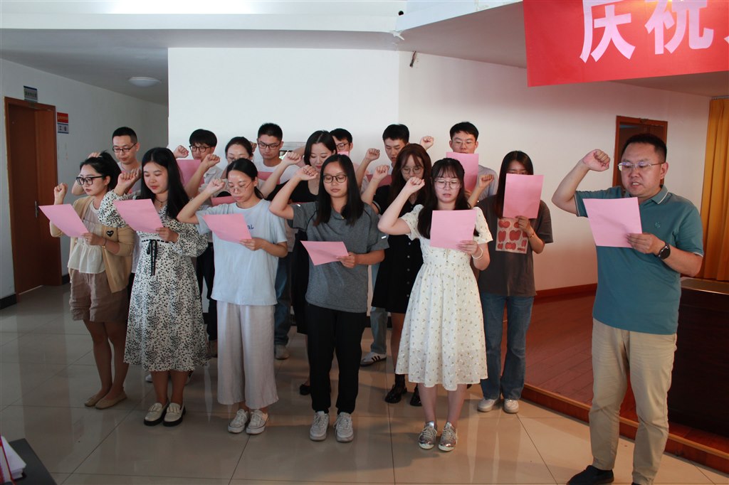 11新教師宣誓.JPG 11新教師宣誓.JPG