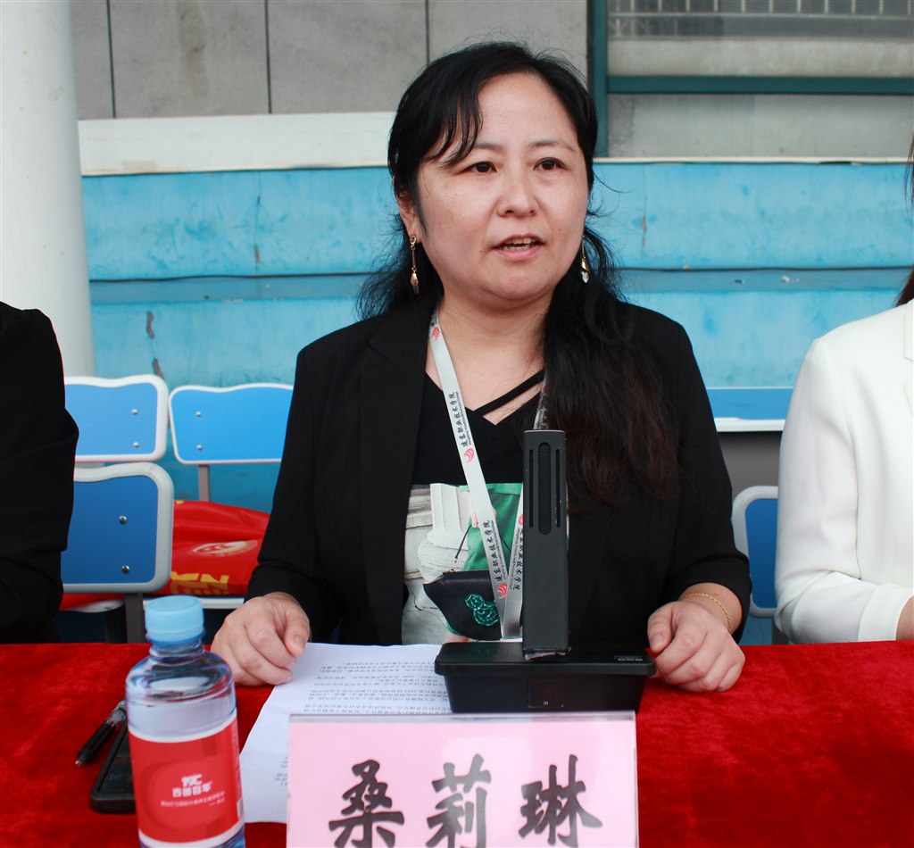 3桑莉琳主持.JPG 3桑莉琳主持.JPG