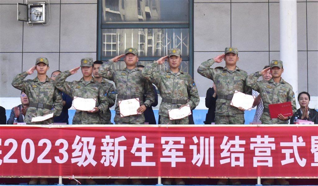 頒獎(指導(dǎo)員).JPG 頒獎(指導(dǎo)員).JPG