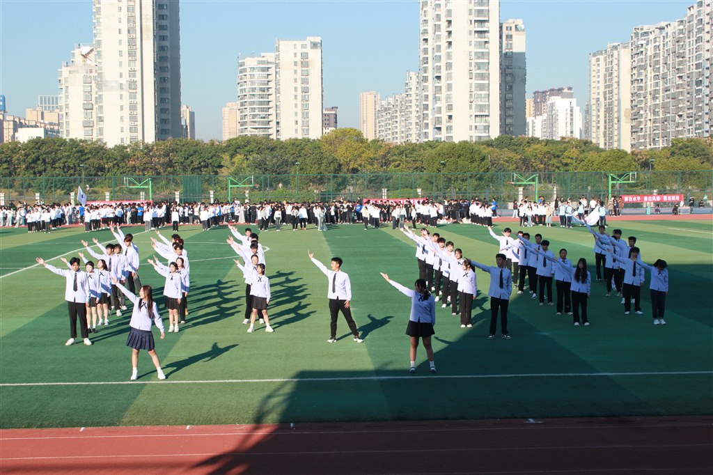 7表演(3智能-未來(lái)2)).JPG 7表演(3智能-未來(lái)2)).JPG