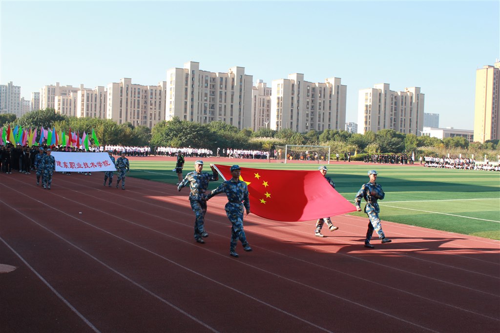 8隊(duì)列.JPG 8隊(duì)列.JPG