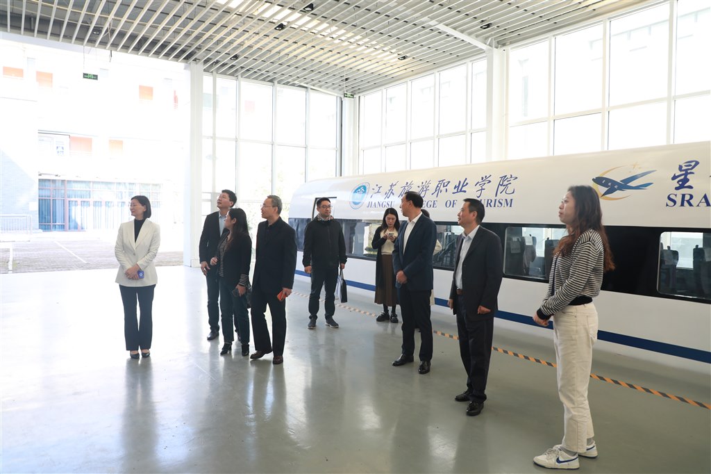 參觀模擬艙.JPG 參觀模擬艙.JPG