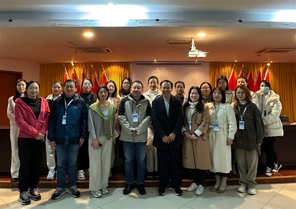 專家與課程思政課題組成員合影.jpg 專家與課程思政課題組成員合影.jpg