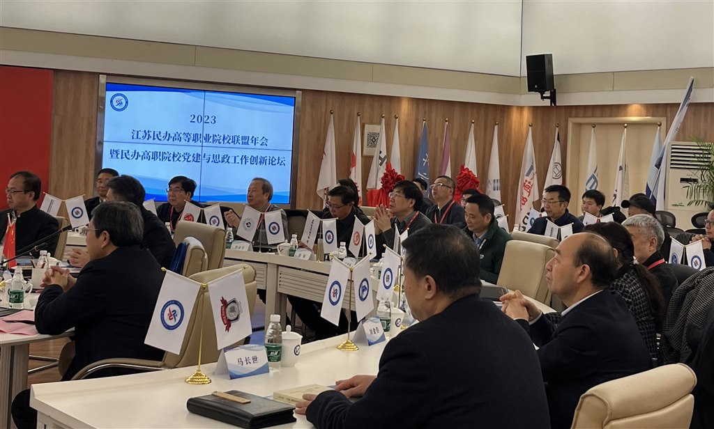 會(huì)議現(xiàn)場(chǎng)2.jpg 會(huì)議現(xiàn)場(chǎng)2.jpg