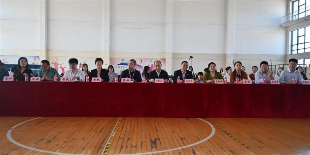 領(lǐng)導(dǎo).jpg 領(lǐng)導(dǎo).jpg