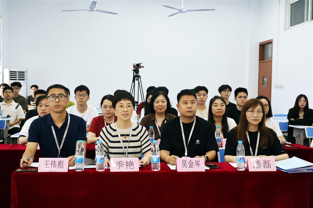 評委.jpg 評委.jpg