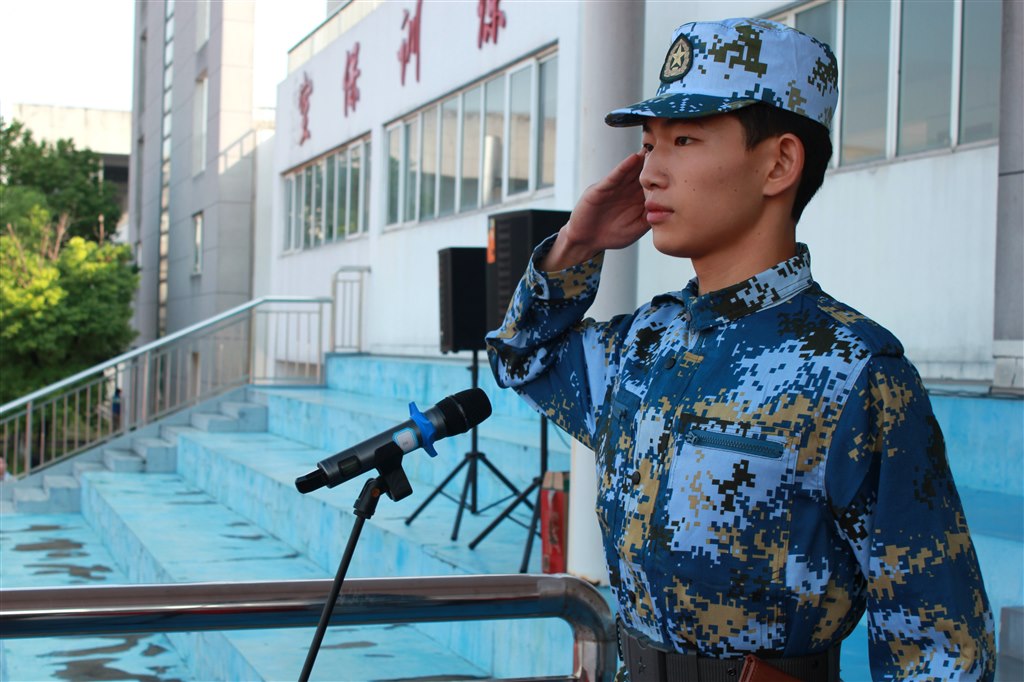 學生發(fā)言.JPG 學生發(fā)言.JPG