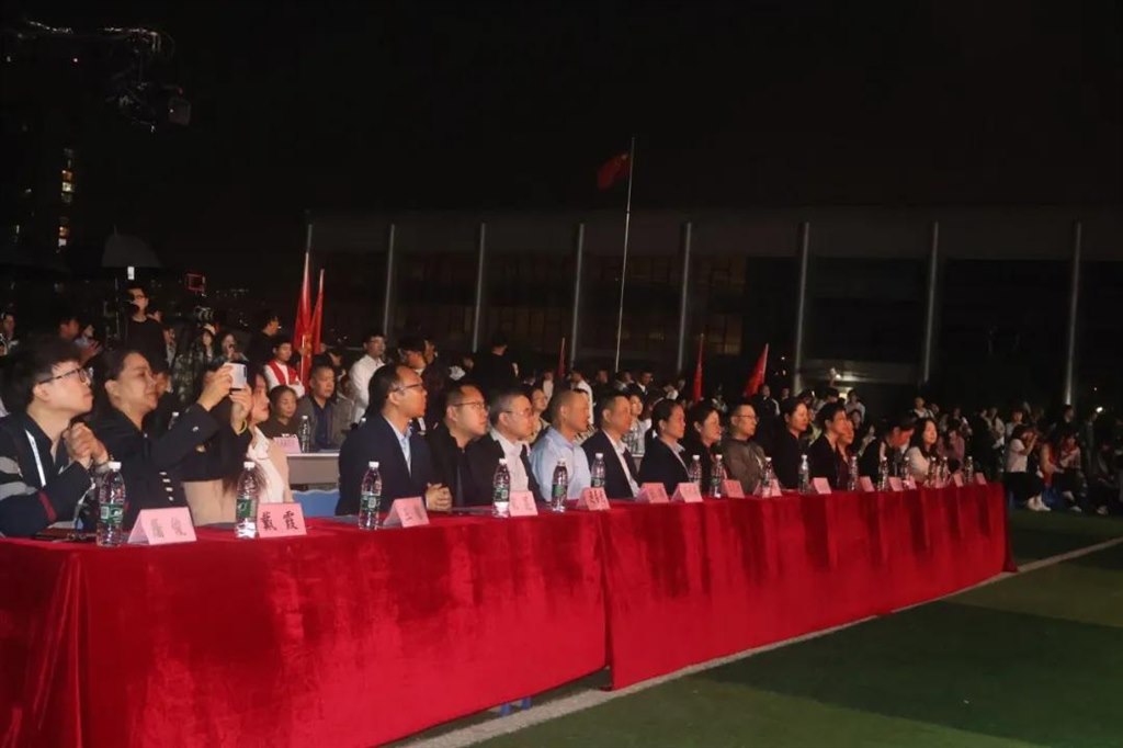 領(lǐng)導(dǎo).jpg 領(lǐng)導(dǎo).jpg