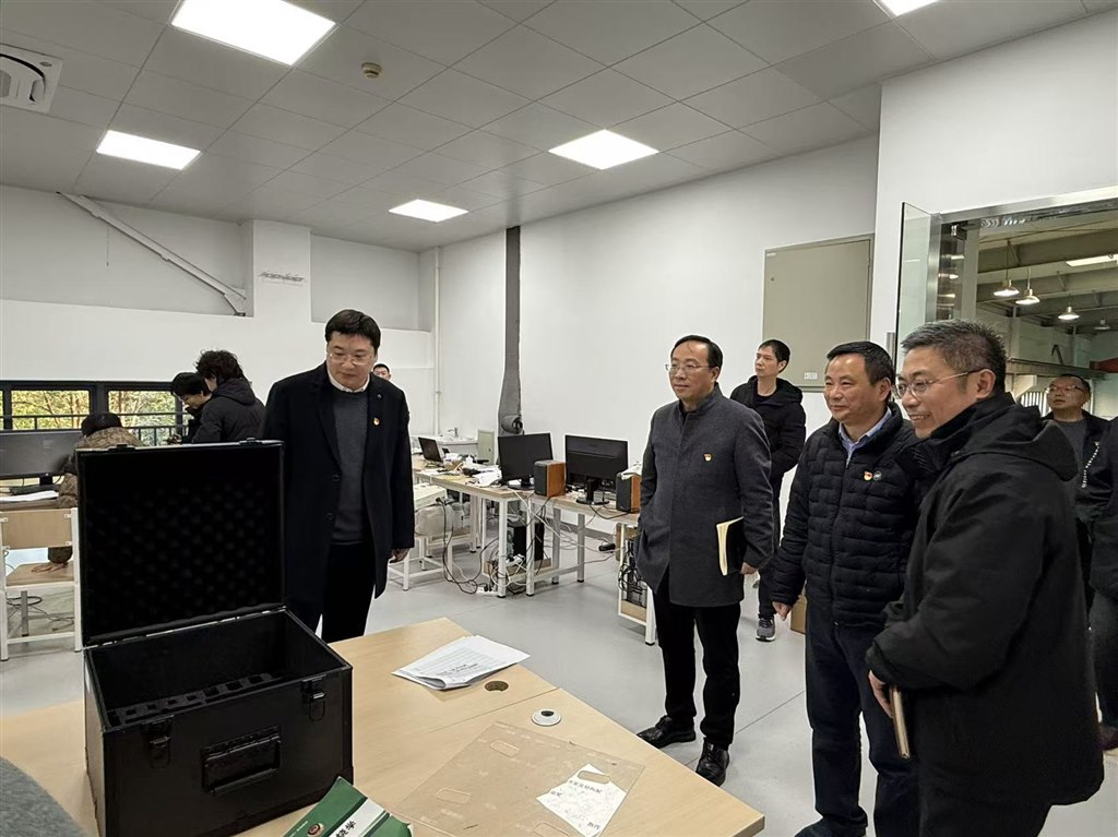 參觀3.jpg 參觀3.jpg