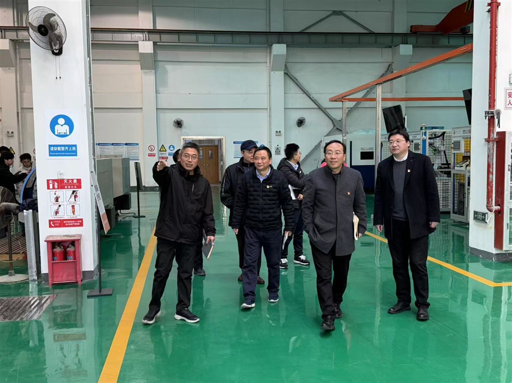 參觀2.jpg 參觀2.jpg