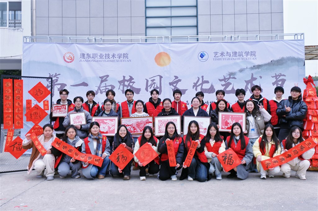 結(jié)尾總結(jié)大合照.JPG 結(jié)尾總結(jié)大合照.JPG