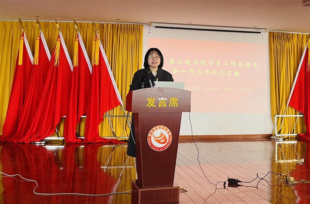 航服.jpg 航服.jpg