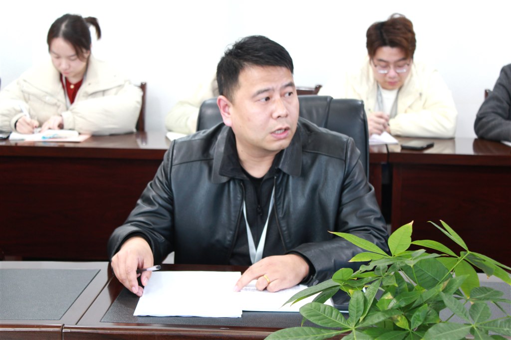 吳金岑.JPG 吳金岑.JPG