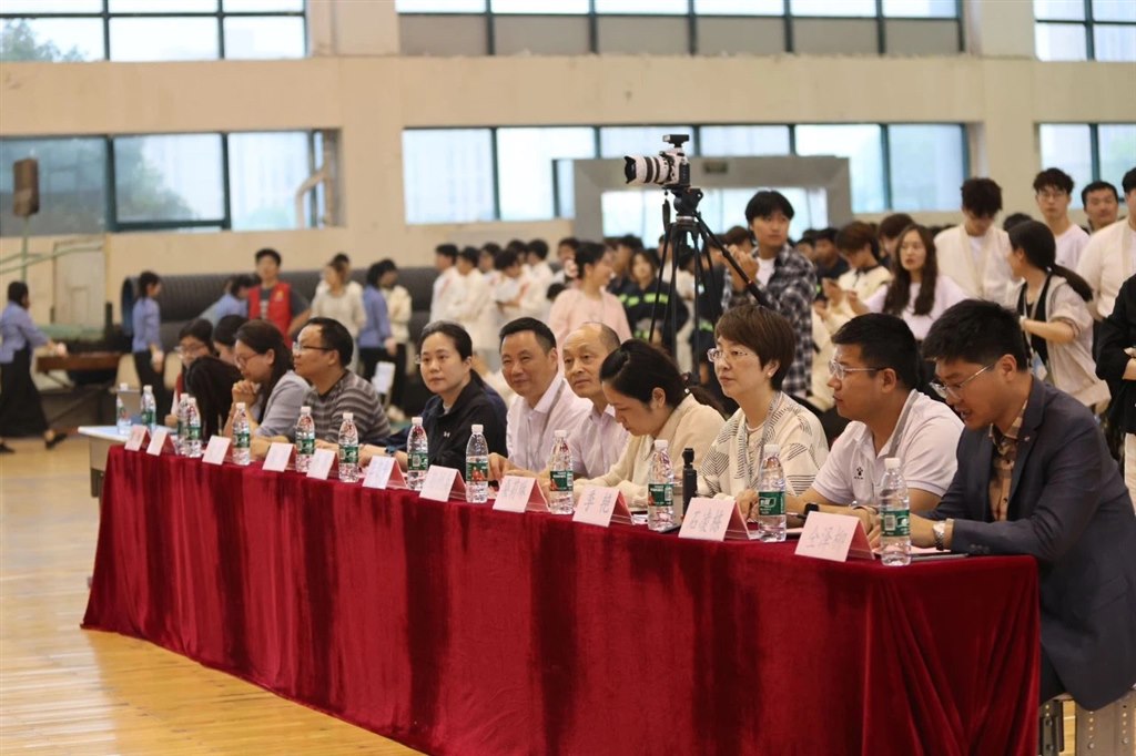 領導.jpg 領導.jpg