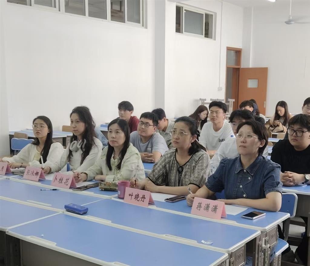 評(píng)委和觀眾.png 評(píng)委和觀眾.png