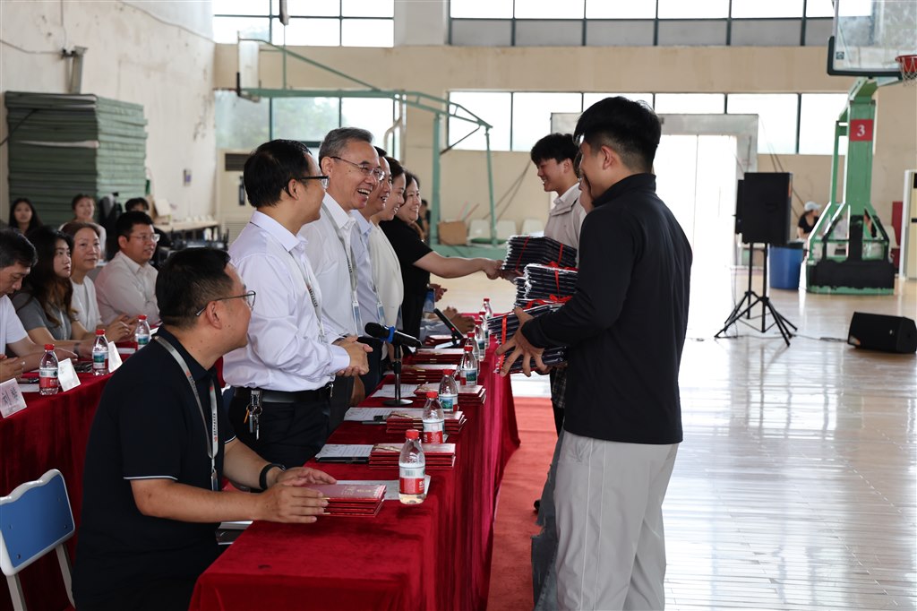 畢業(yè)證書(shū)1.JPG 畢業(yè)證書(shū)1.JPG