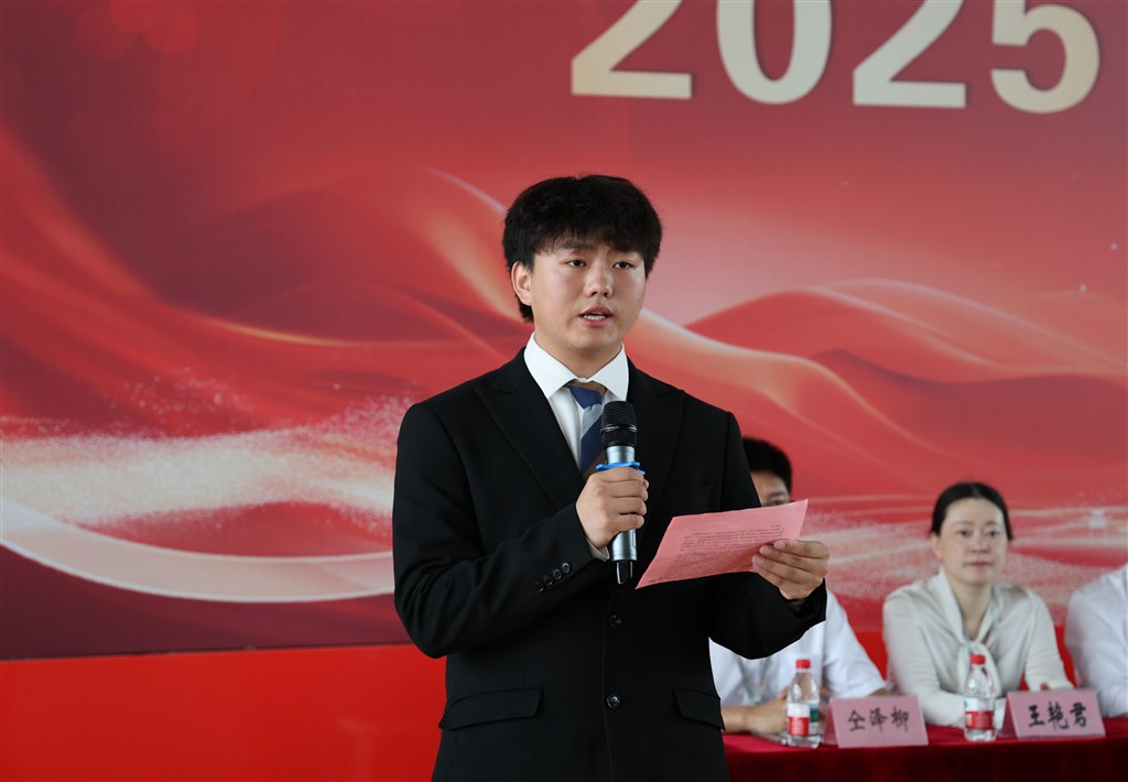 學(xué)生發(fā)言1.JPG 學(xué)生發(fā)言1.JPG