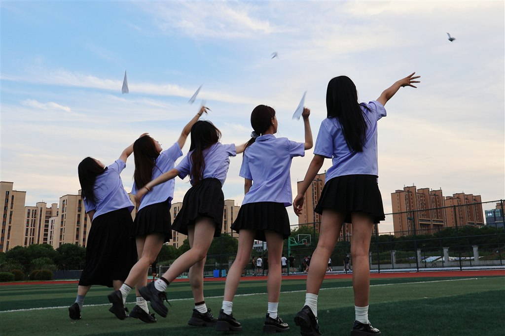 學(xué)生9.JPG 學(xué)生9.JPG