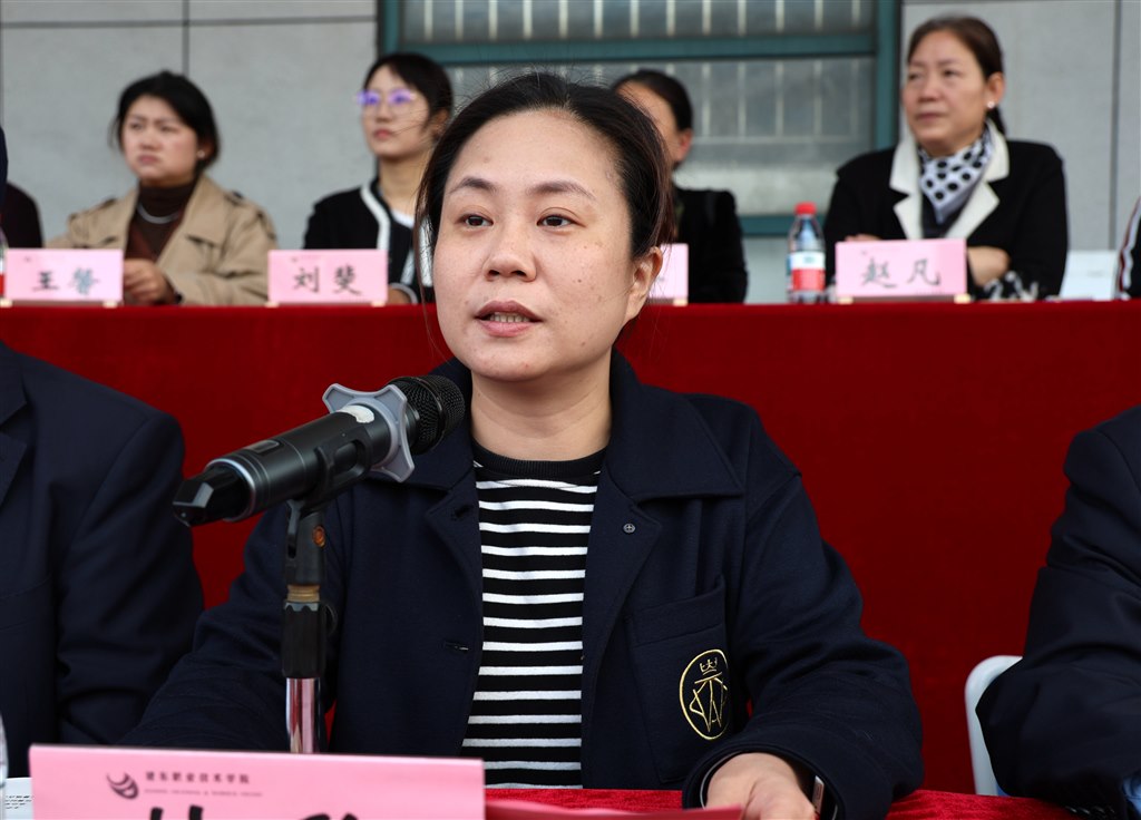 韓黎致辭.JPG 韓黎致辭.JPG